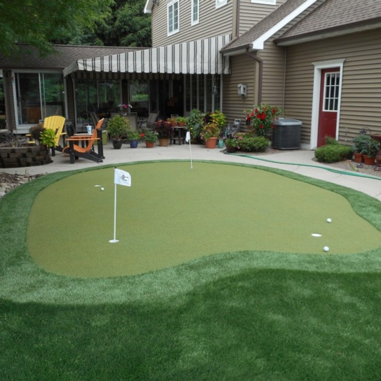 Level Up Your Leisure: The Ultimate Guide to Artificial Putting Greens in Your Backyard