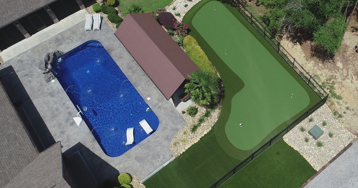 How do I Install a backyard putting green?